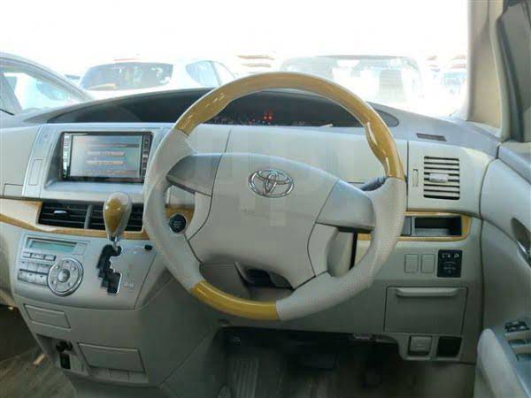 Toyota Estima - 2007 год
