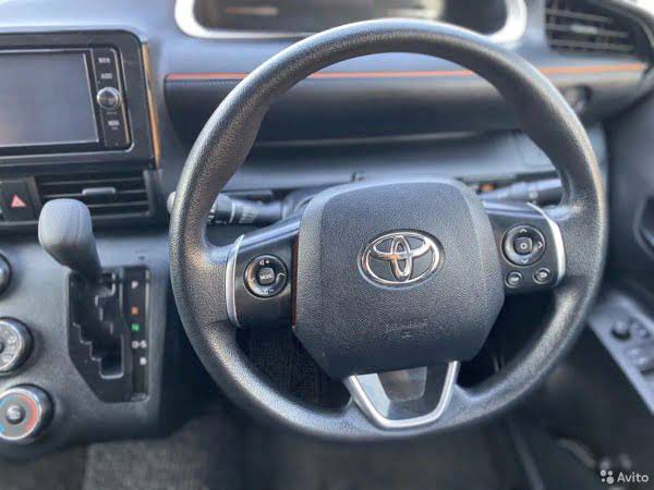 Toyota Sienta - 2018 год